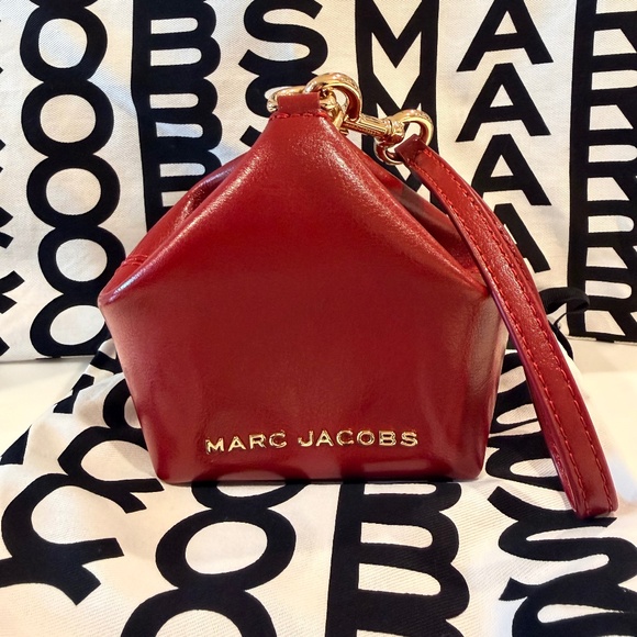 Red wristlet - Picture 1 of 4